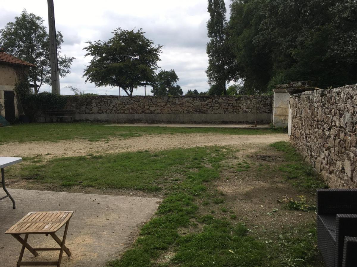 Ferme Gite Equestre En Charente Confolens Exteriér fotografie