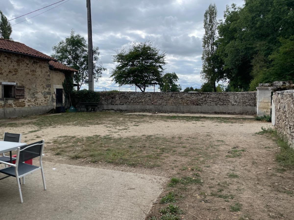 Ferme Gite Equestre En Charente Confolens Exteriér fotografie