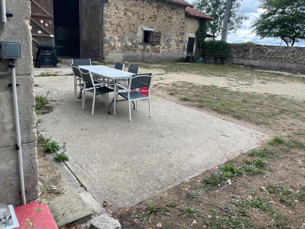 Ferme Gite Equestre En Charente Confolens Exteriér fotografie