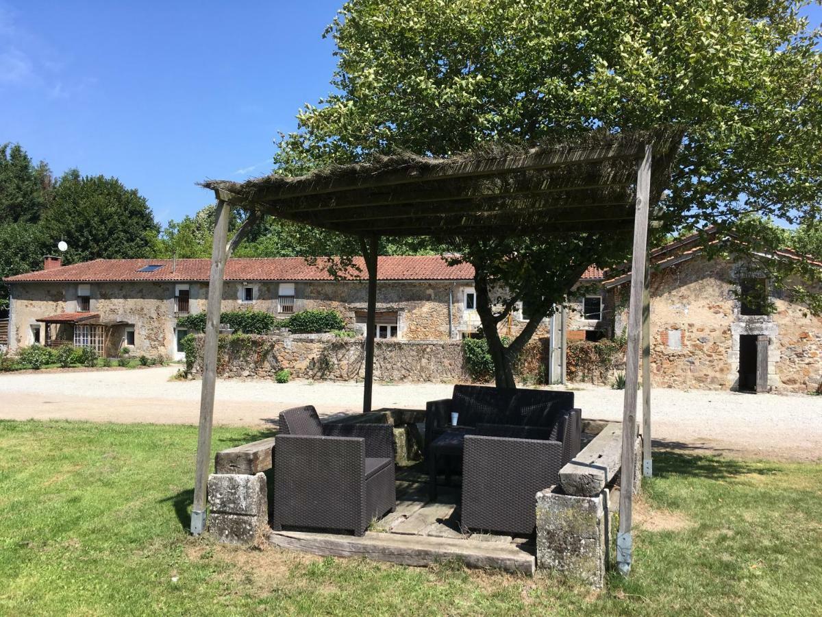 Ferme Gite Equestre En Charente Confolens Exteriér fotografie